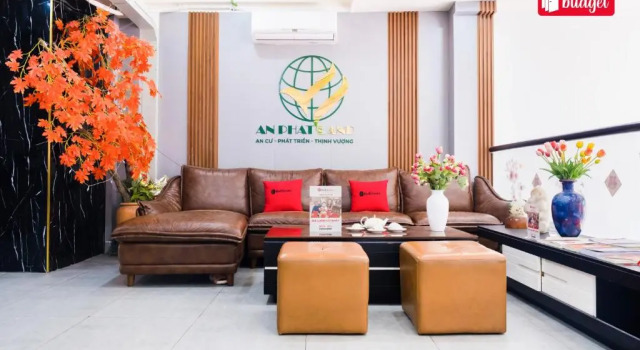 RedDoorz Shusimi House Nguyen Van Troi, Забронировать Отель Отели Танбинь с парковкой, Парковка