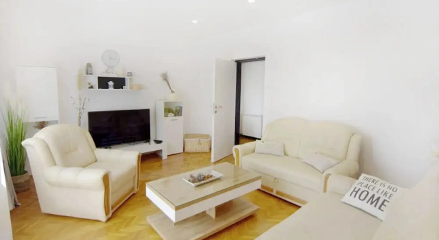 Spacious Apartment in Umag