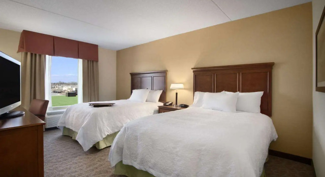Четырёхместный номер Standard Hampton Inn & Suites Charles Town