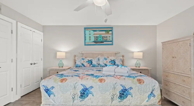 Watercrest Waves! Beachfront 2br/2ba Condo, Sleeps 8, Stunning Gulf Views!, Book Lejlighed Hoteller i Lower Grand Lagoon med parkering, Parkering