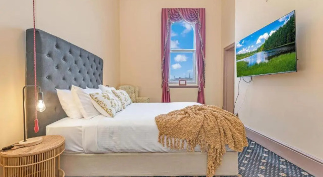 Camera Deluxe Clocktower Suites