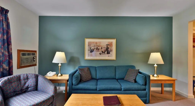 Апартаменты Deluxe one bedroom suite located on first floor with outdoor heated pool 11921