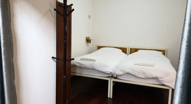 Baan Navi - Adults Only, Забронировать Отель Отели Бангкока с парковкой, рядом с Станция наземного метро Krung Thon Buri, Парковка