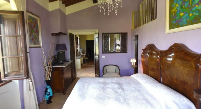Splendid Farmhouse in Cortona With Swimming Pool
