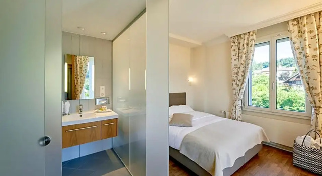Номер Comfort с видом на окрестности Ferienwohnungen Hotel Eden Spiez