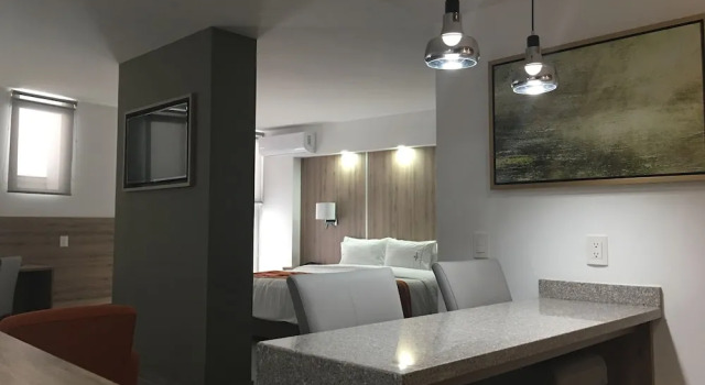 Люкс Deluxe Hangar Inn Guadalajara Aeropuerto