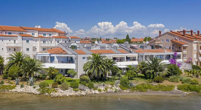 Апартаменты Airconditioned Studio Apartment With Seaview