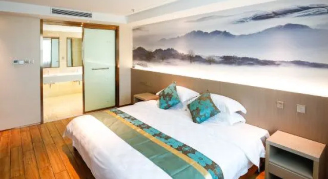 Люкс Deluxe Golden Island Business Hotel