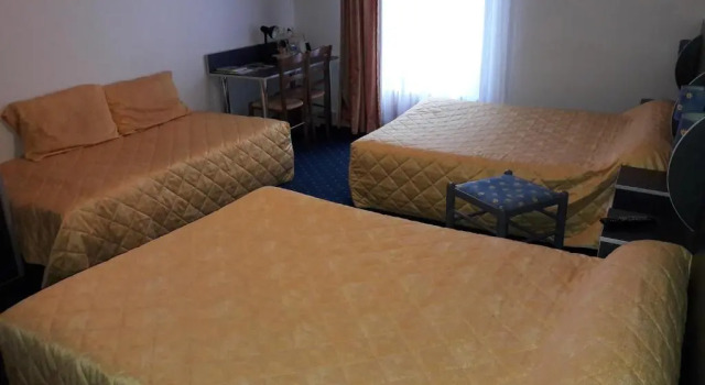 Семейный номер Standard Logis Hôtel & Restaurant de la Barque
