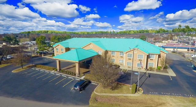 Comfort Inn & Suites, Varaa Hotelli  