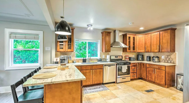 Коттедж с 4 комнатами Seattle Home w/ Private Yard ~ 8 Mi to Dtwn!
