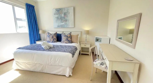 Апартаменты Beachy Head Hideaway - Sea Facing Apartment At Rob 5 Beach