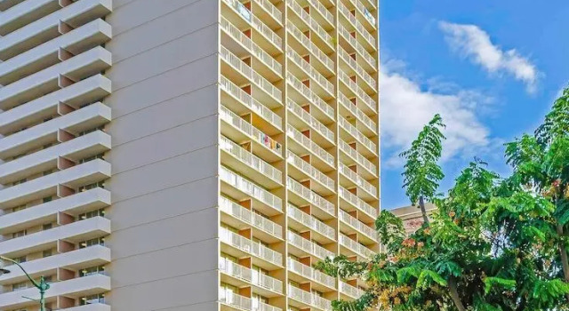 Marine Surf Waikiki w/ Beach Gear & Parking!