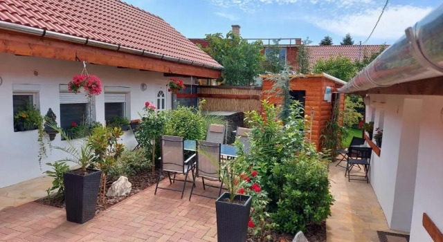 Gyöngy Apartmanházak