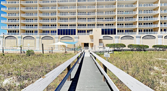 Gulf-view Coastal Elegance W/ Pool & Hot Tub 3 Bedroom Condo