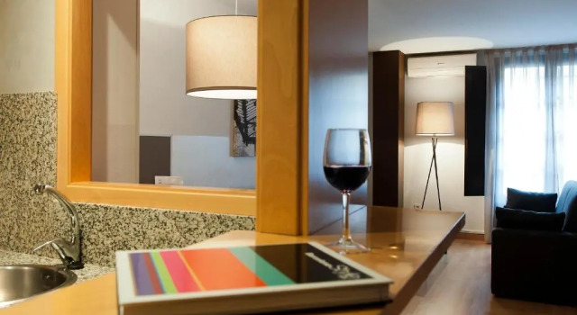 Студия с красивым видом из окна Aspasios Plaza Real Apartments