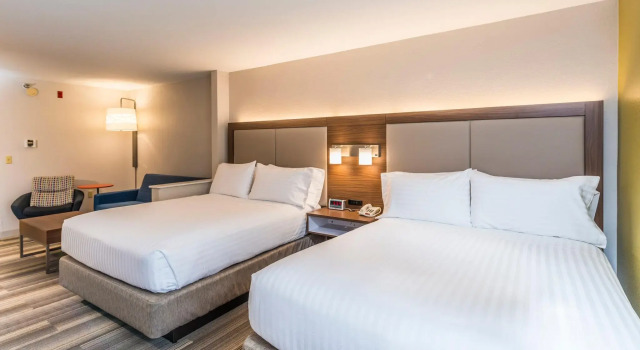 Четырёхместный люкс c 1 комнатой Holiday Inn Express Hotel & Suites Jacksonville-South by IHG