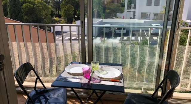 Апартаменты Studio rénové terrasse près des plages
