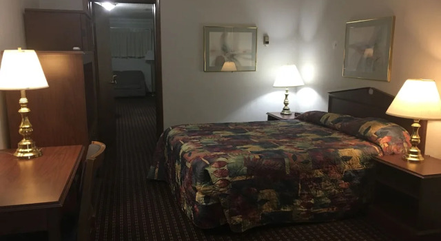Шестиместный люкс Budget Inn Lafonda Motel