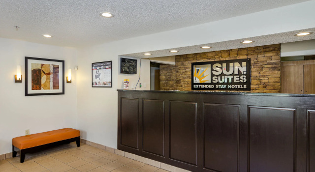 HomeTowne Studios by Red Roof Covington, GA, Book Hotel Hoteller i Covington med parkering, Parkering
