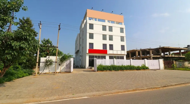 Capital O 18443 Hotel Nano, Забронировать Отель Отели штата Раджастхана с парковкой, Парковка