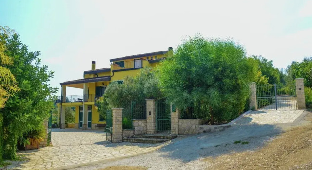 Comfortable Holiday Home in Torrecuso Italy With Pool