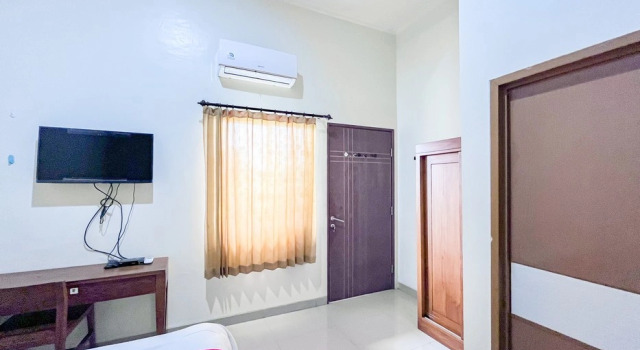 RedDoorz Syariah near Suncity Waterpark Sidoarjo