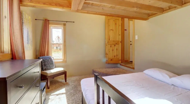 334 Willow Lake Ct. 4br W/loft 3ba 4 Bedroom Townhouse, Забронировать Дом для отпуска Отели Диллон с парковкой, рядом с D'Vine Wine, Парковка