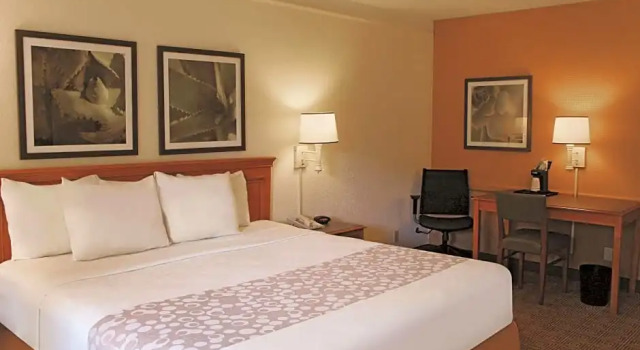 Четырёхместный люкс Baymont by Wyndham Houston La Porte