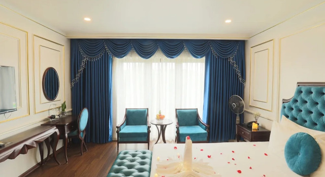 Двухместный люкс Royal Văn Phú Hotel