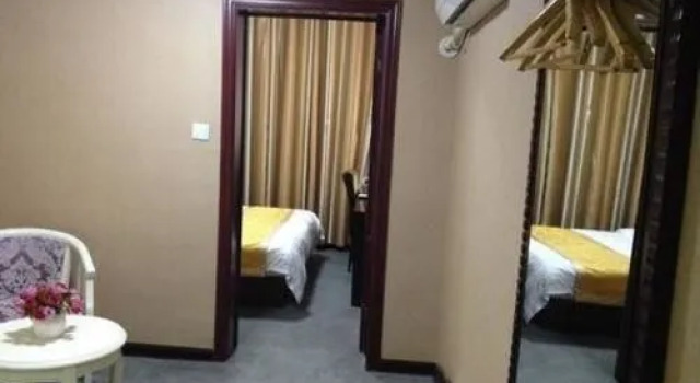 Xingyang Guoren Holiday Hotel, Book Hotel Xingyang Henan