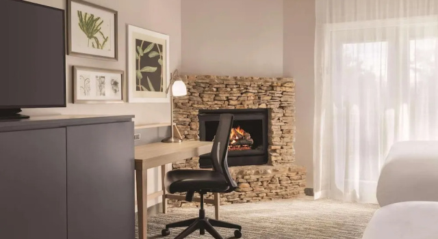 Люкс с балконом Country Inn & Suites by Radisson, Sevierville-Kodak, TN