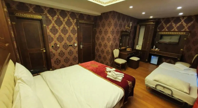 Трёхместный номер Deluxe Napolyon Hotel