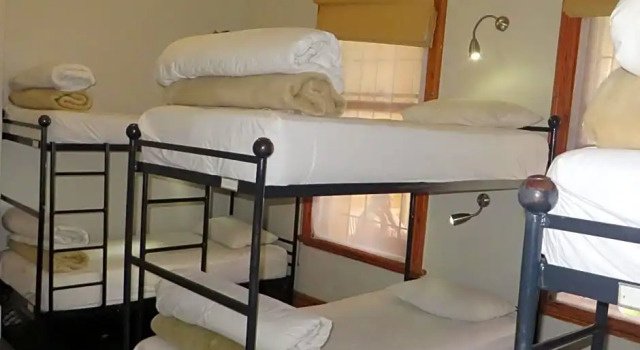 Кровать в общем номере (женский номер) Ashanti Lodge Backpackers
