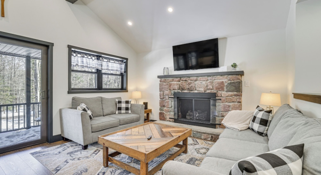 Poconos Ski Base w/ Hot Tub & Game Room!