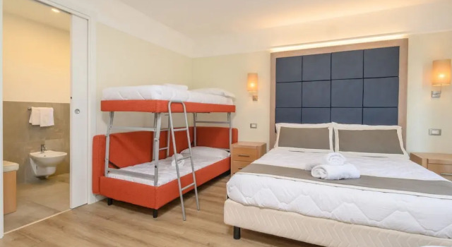 Четырёхместный семейный номер Standard Atlas Hotel