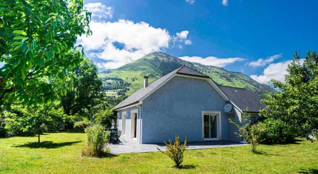 Maison Bleue 5-7 Personnes au Cœur de Bedous, en Vallée D'aspe