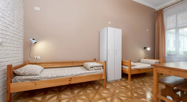 Vuode makuusalissa kaupunkinäköala Cossacks Hostel