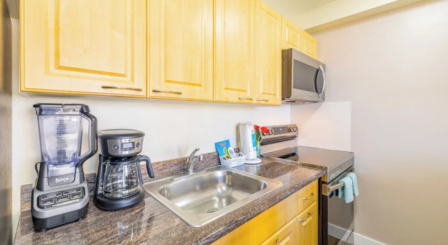 Двухместные апартаменты c 1 комнатой с видом на океан Waikiki Sunset Close to Beach with Parking