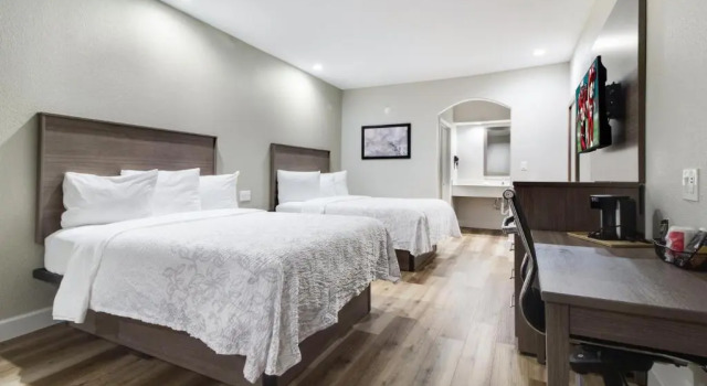 Четырёхместный номер Premium Red Roof Inn PLUS + Galveston - Beachfront