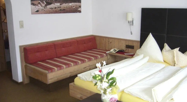 Sportpension Rubin, Rezerwuj Hotel Hotele w Tyrol z parkingiem, Parking