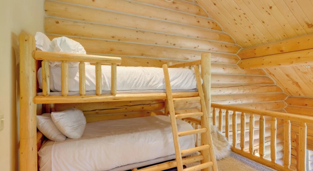 Апартаменты Ski-In/Ski-Out Mountain Village Condo w/ Hot Tub