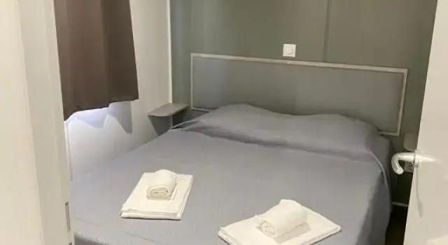 Palombaggia location i pini, Rezerwuj Pole kempingowe Hotele w Korsyka z parkingiem, Parking