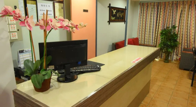 Highway Inn by OYO Rooms, Boek Hotel Goedkope hotels in Borneo