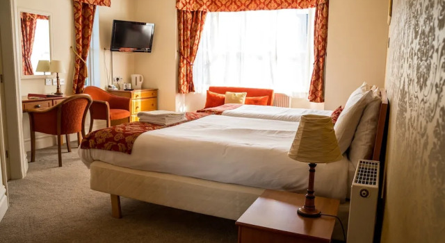 Четырёхместный семейный номер Standard с видом на сад Farnley Tower Guesthouse