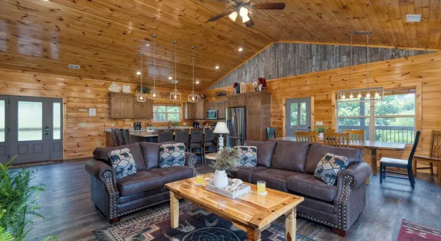 Evergreen Echo by Avantstay Cabin w/ Mountain Views, Theater, Game Room, and Hot Tub