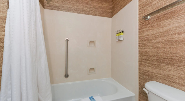 Четырёхместный номер Standard Holiday Inn Express Campbellsville by IHG
