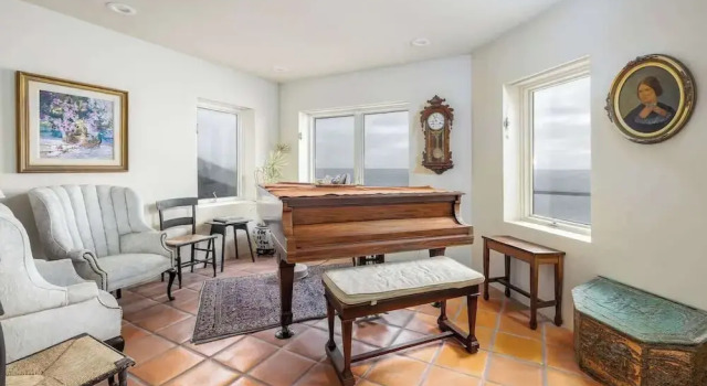 4 Bedroom With Pool in Oceanside