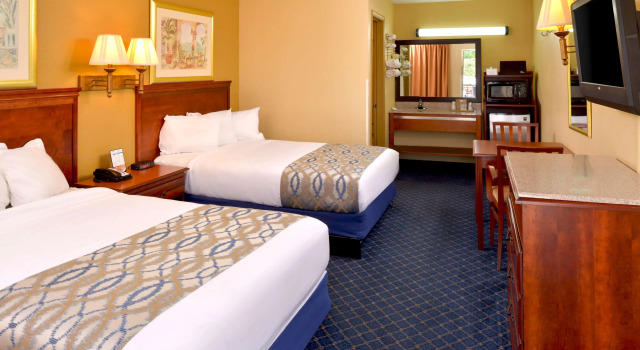 Четырёхместный номер Standard Americas Best Value Inn Monroeville