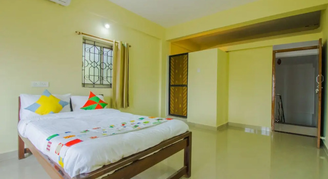 OYO 22002 Home Spacious Studio Uddo Beach, Rezerwuj Hotel Hotele w North Goa z parkingiem, Parking